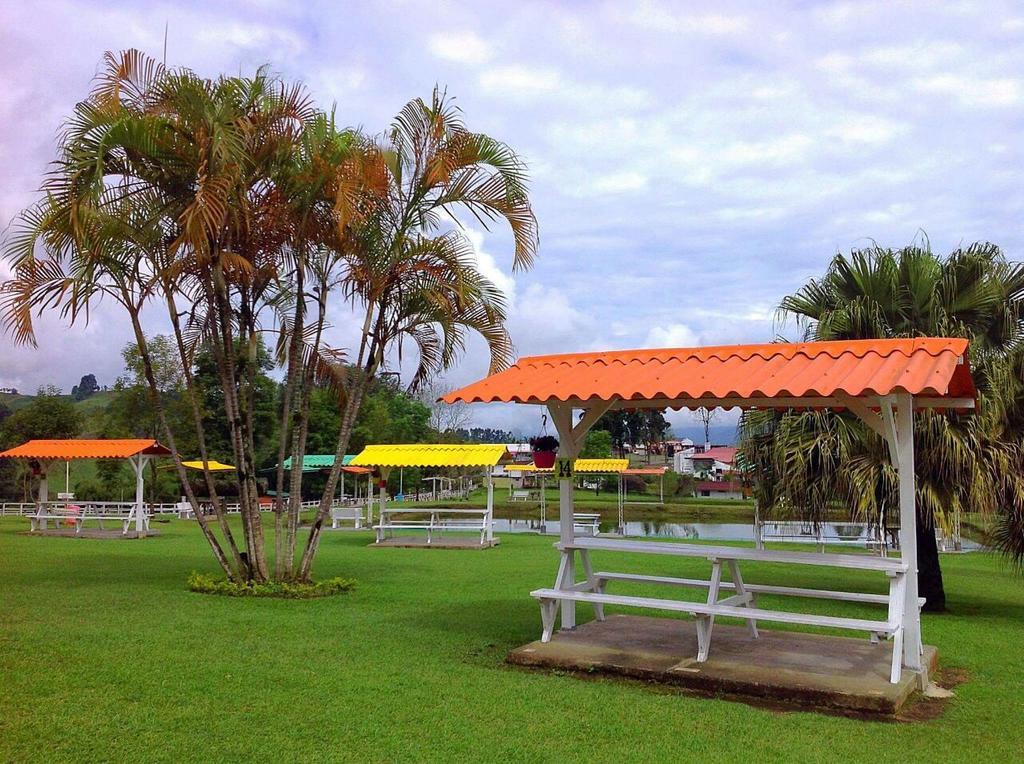 Finca Recreacional Marcelandia Santa Rosa de Cabal Ngoại thất bức ảnh